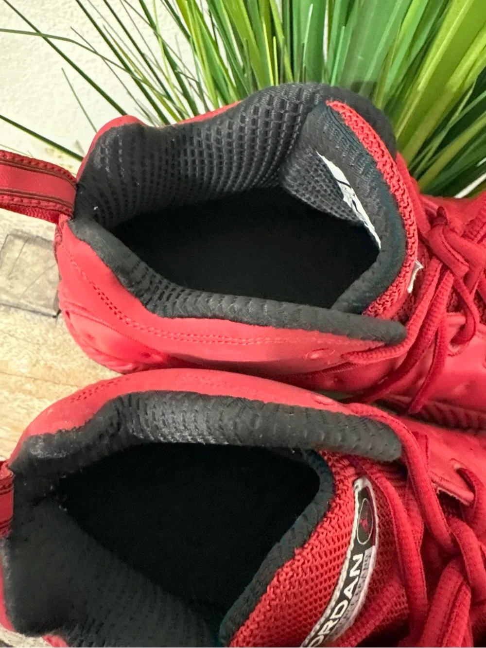 Jordam Jumpman Team 2 Gym Red Sneakers